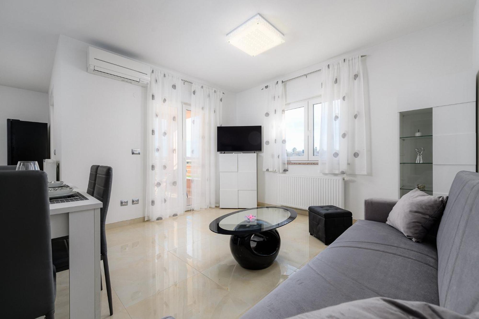 Stancija Amorozo 5 - Apartment N. 7 Porec Exterior photo