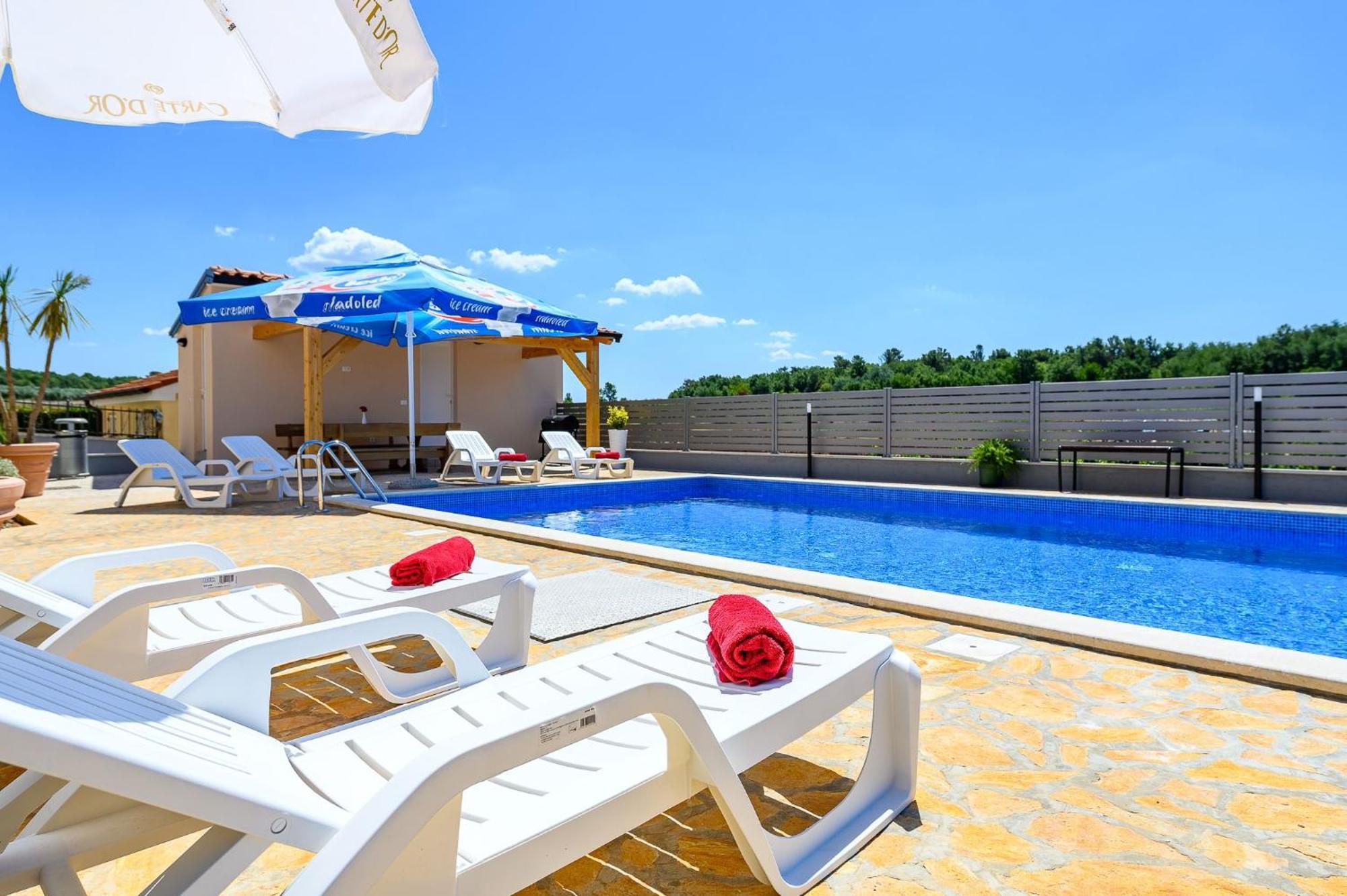Stancija Amorozo 5 - Apartment N. 7 Porec Exterior photo