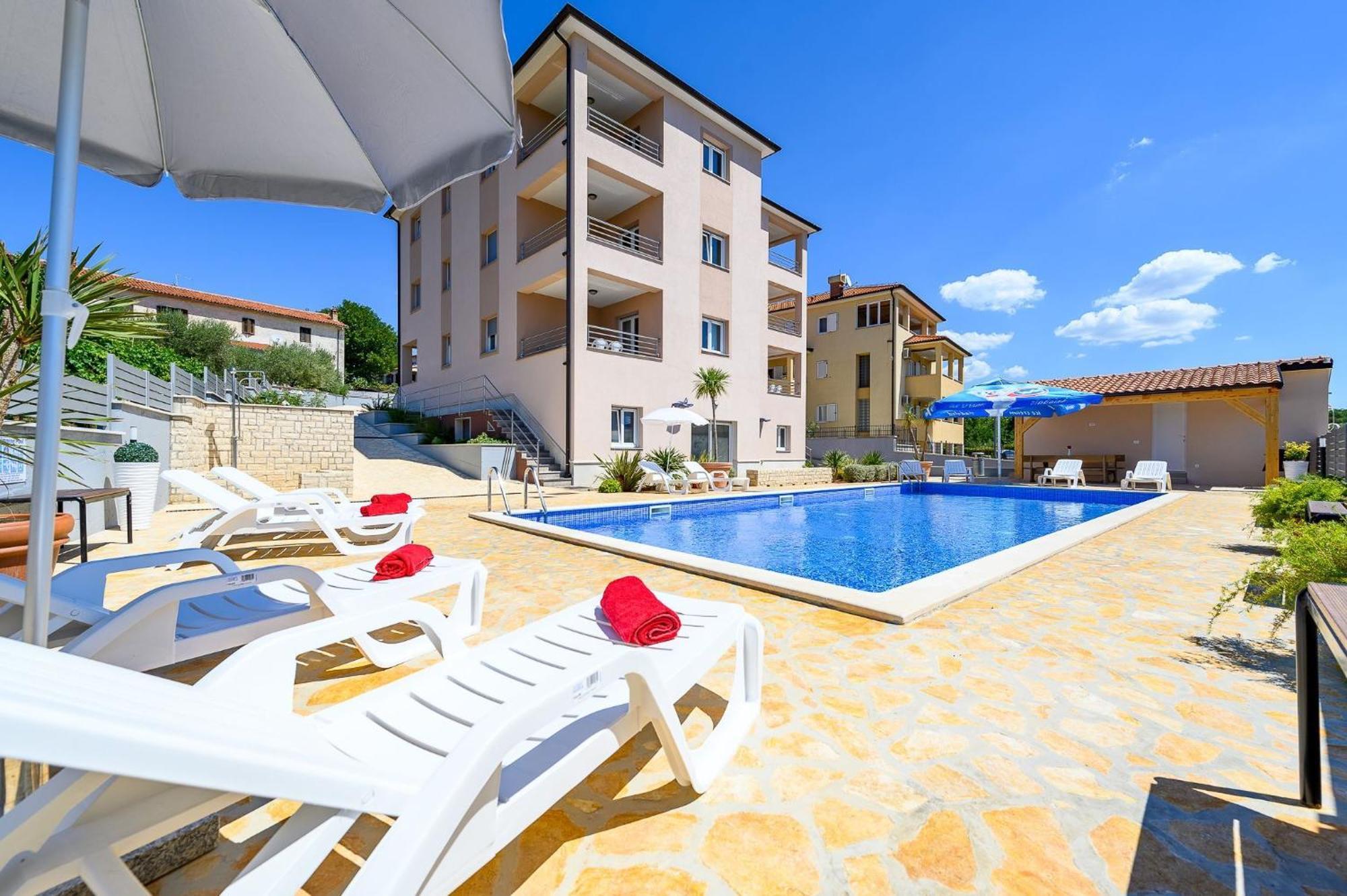 Stancija Amorozo 5 - Apartment N. 7 Porec Exterior photo